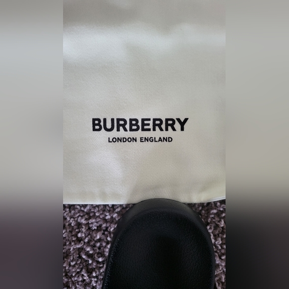 Burberry - Picture 3 of 6